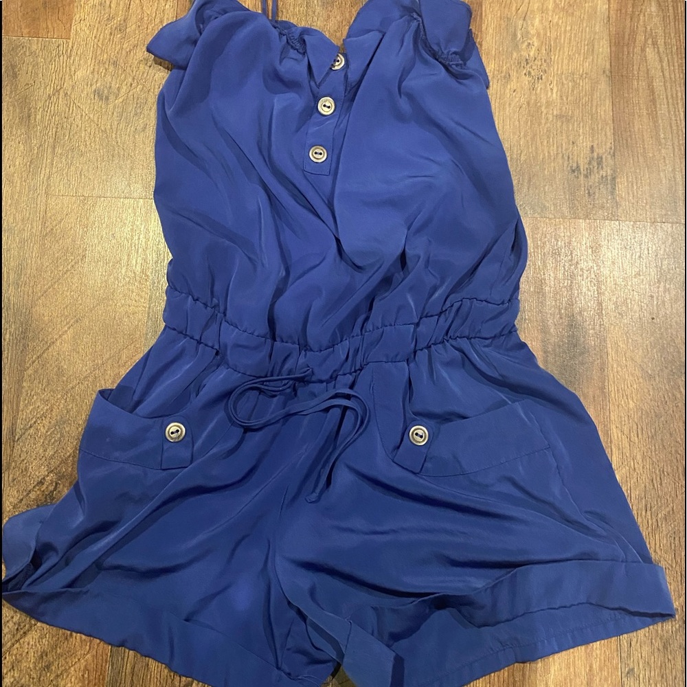 Adorable blue romper 💜